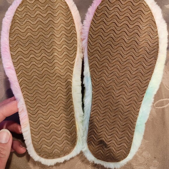 FabKids Rainbow Fluffy Slippers, Size 13, Gently Used - Picture 4 of 4
